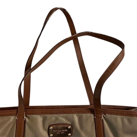 Michael Kors Kempton Nylon Large Pocket Tote Bag Neutral Women's Casual FLAWED - Picture 6 of 16